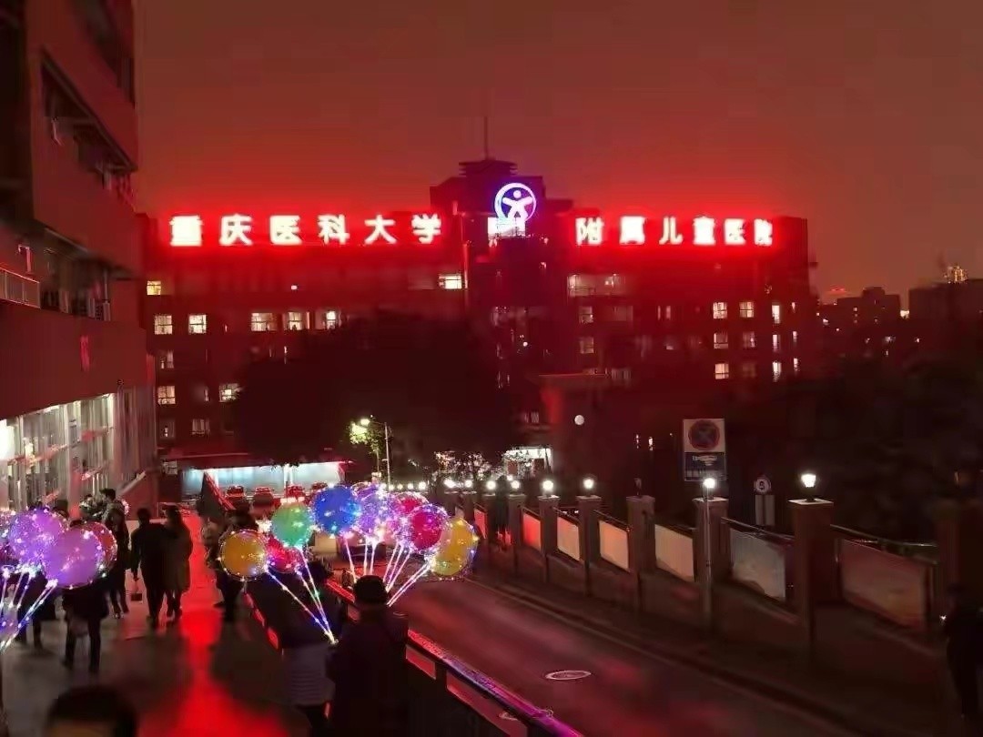 袖珍女孩梁小小出生日期,袖珍女孩梁小小现在长大的样子