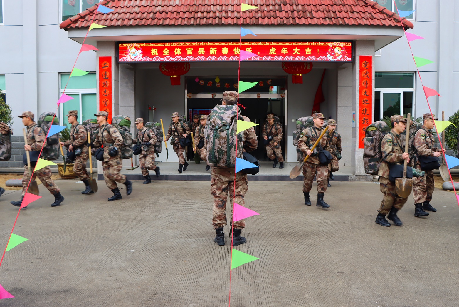 春节军营年味别样浓,军营春节年味浓虎跃戈壁庆新春