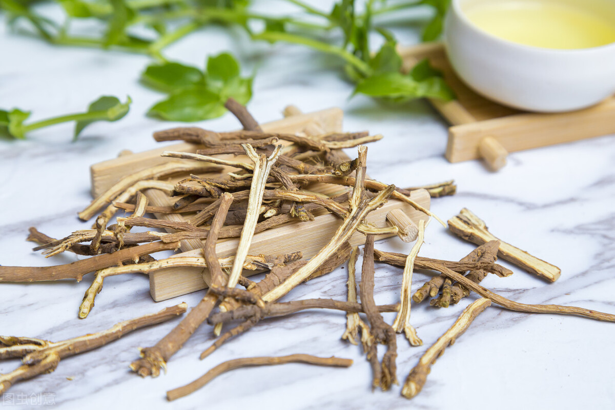 18岁女孩乳腺纤维瘤,少女乳腺纤维瘤建议切除吗