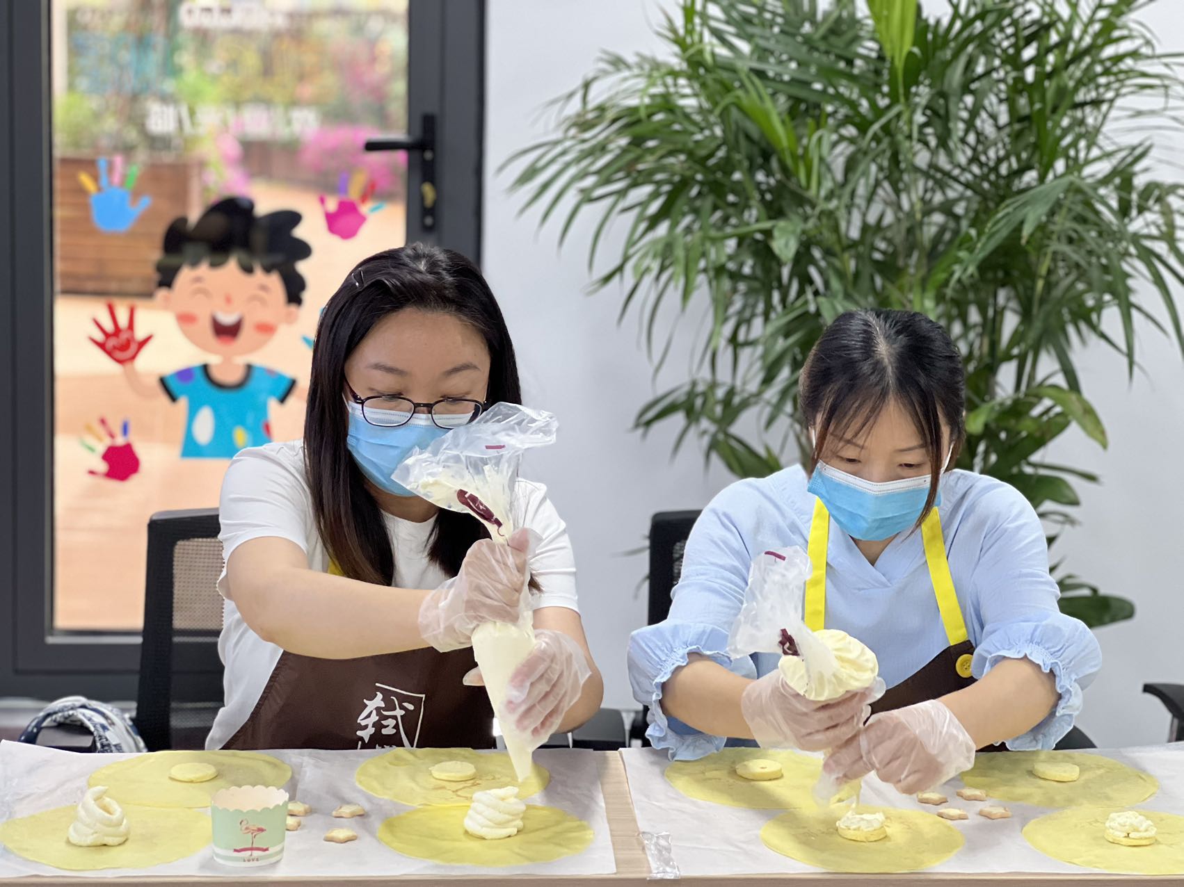 制作芒果班戟！妈妈们，六一节快乐！