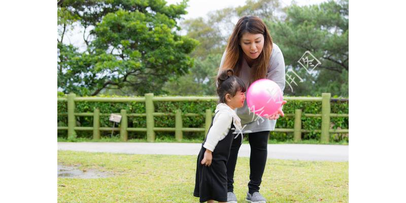 “姐，妈住院了，给5万”“你啥时候换妈了？我陪我妈逛街呢”