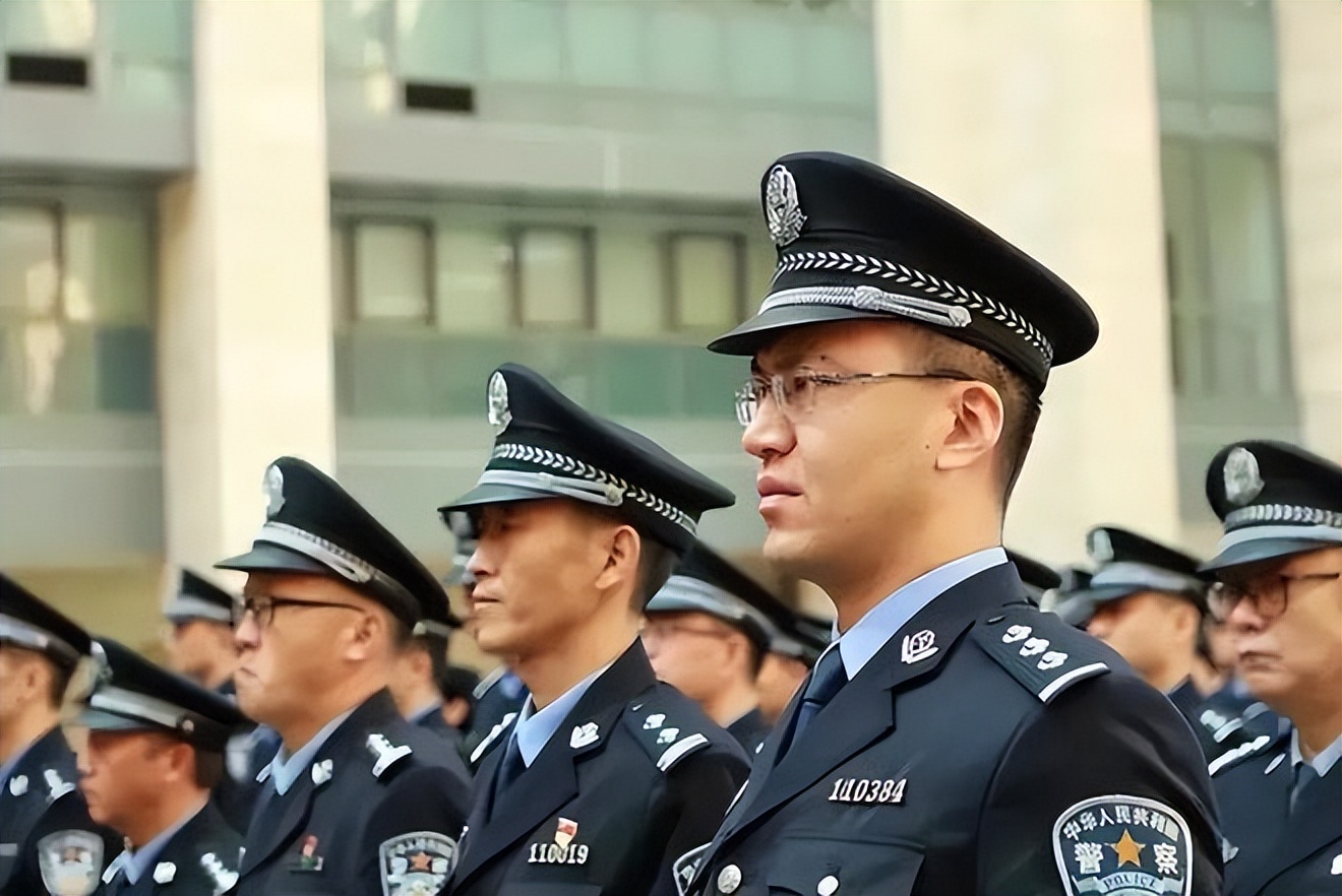 警察警衔对应的军衔是什么,军官警衔对应军衔的级别