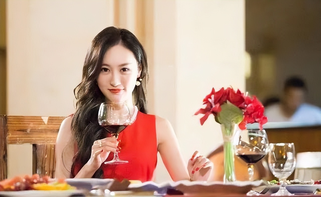 女网红被家暴男朋友是谁,400百万粉丝女网红家暴