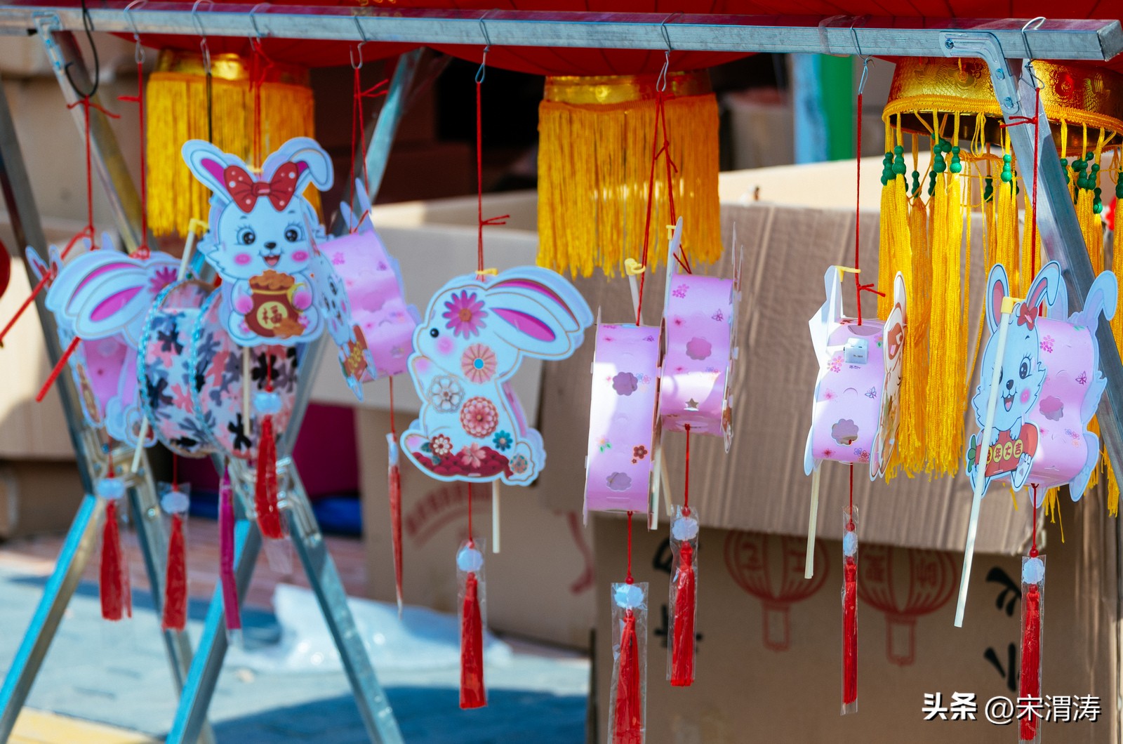 陕西渭南：红红火火络绎不绝的西三路灯笼市场图纪