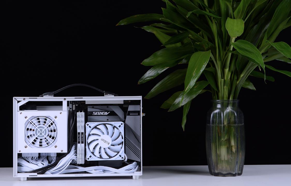 5000元itx主机加便携显示器,能吊打万元笔记本的itx主机