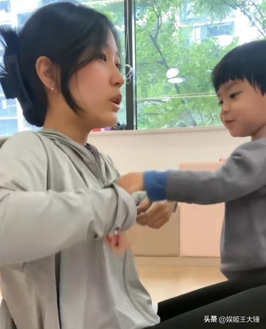 黄老师被挖过往遭质疑，桃子老师说不忘初心，如今却发生了大反转