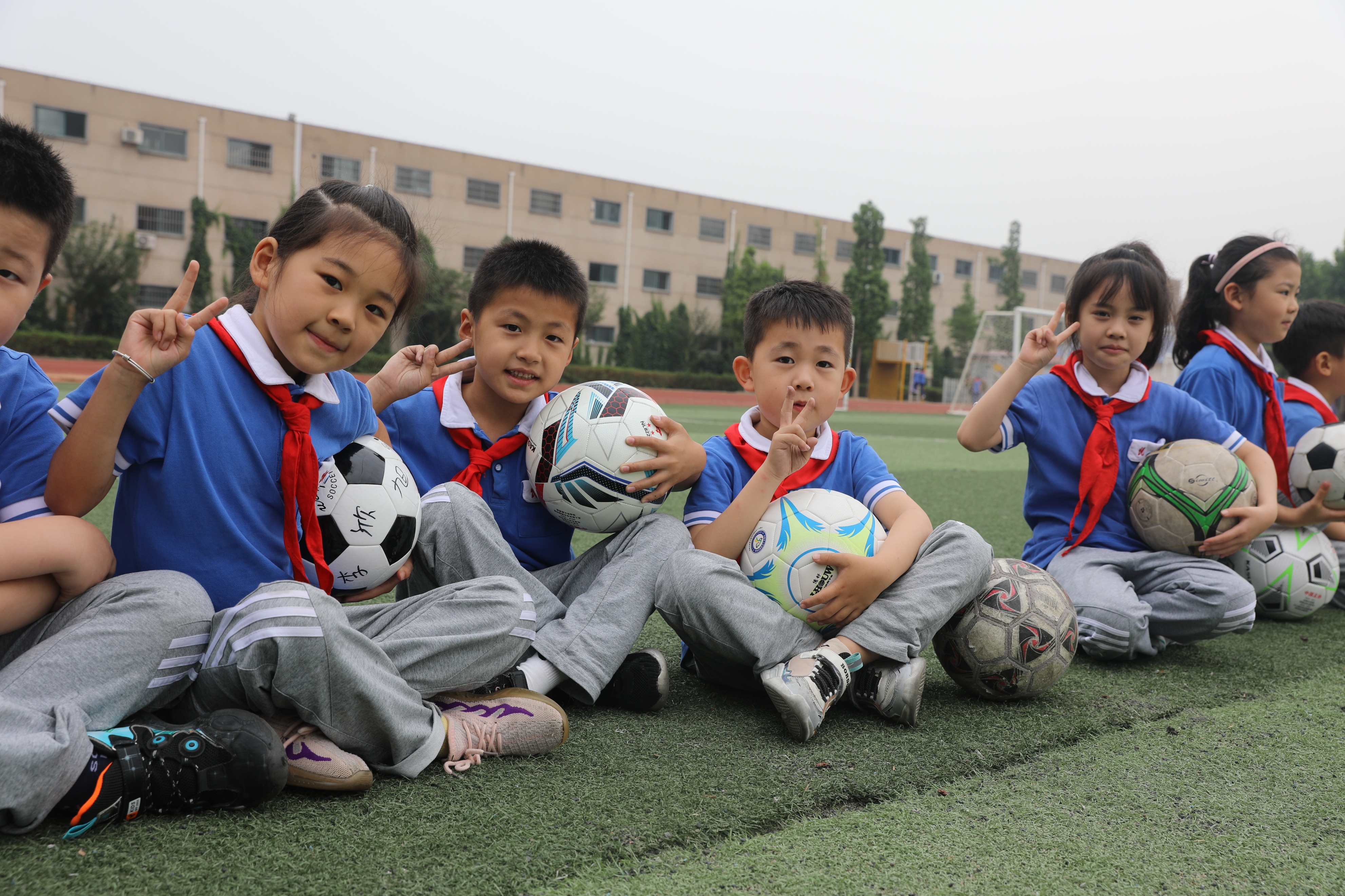 校园杯足球联赛开幕,足球联赛暨校园足球
