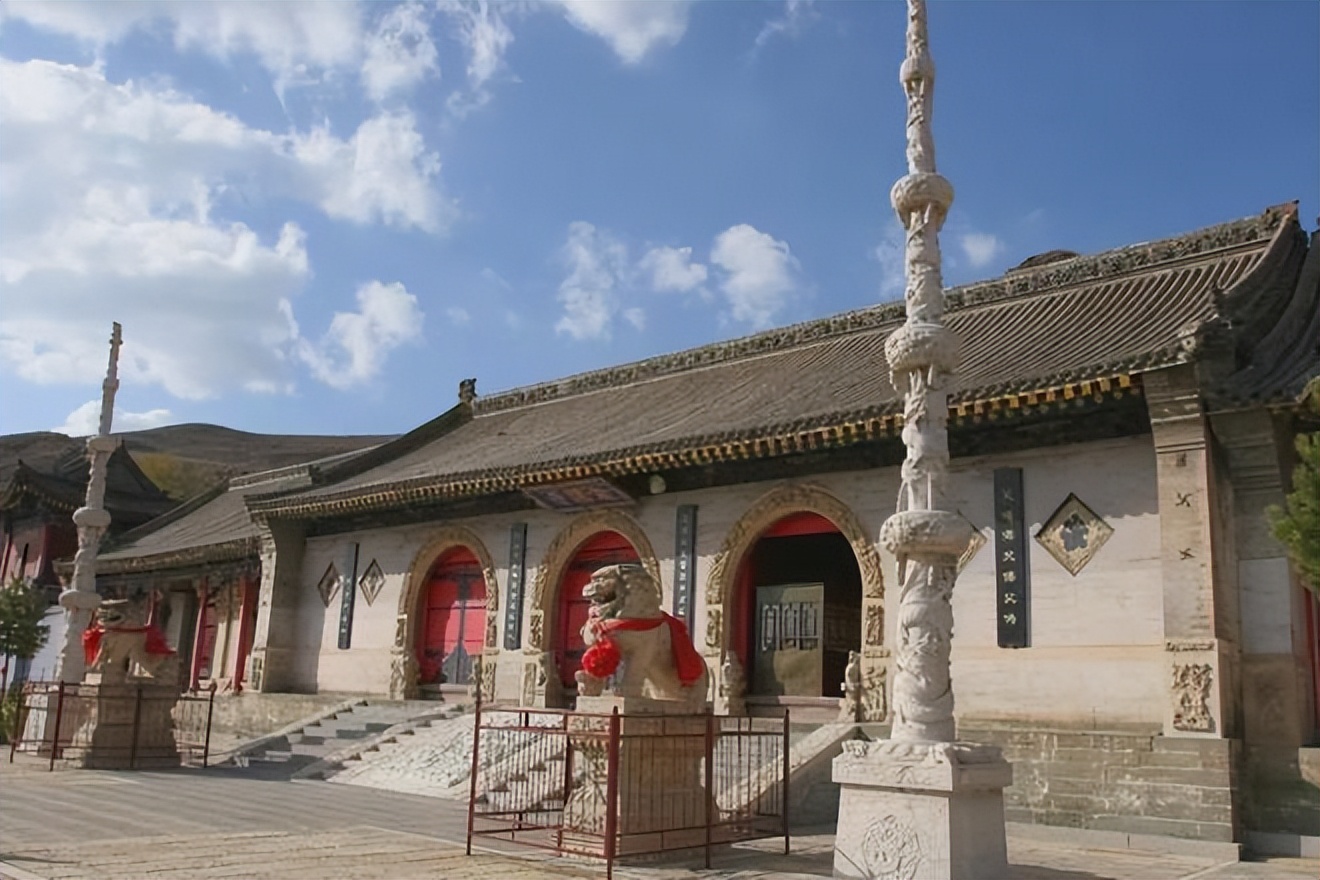 五台山一日游黛螺顶和五爷庙,来到五台山景区佛华山庄五爷庙