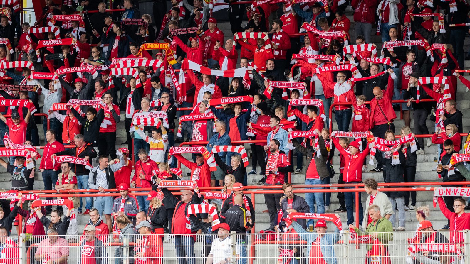 谁说足坛小球队不能成大事：1亿身价却力压拜仁！德甲7轮不败领跑