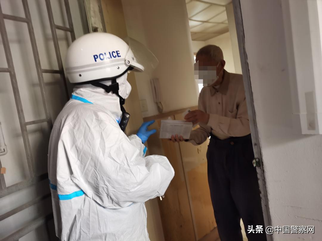 【疫情当前警察不退】上海600多支公安“社区帮困先锋队”活跃在全市抗疫一线关爱特困人群彰显“公安温度”