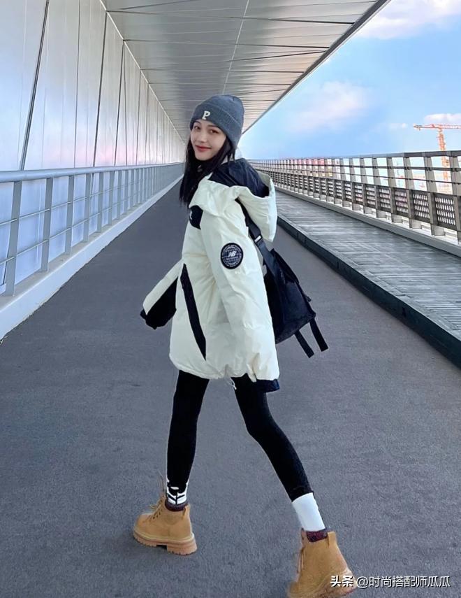 女人不管多懒，穿打*裤底**也别配运动鞋！瞧潮人这样穿，多时髦高级