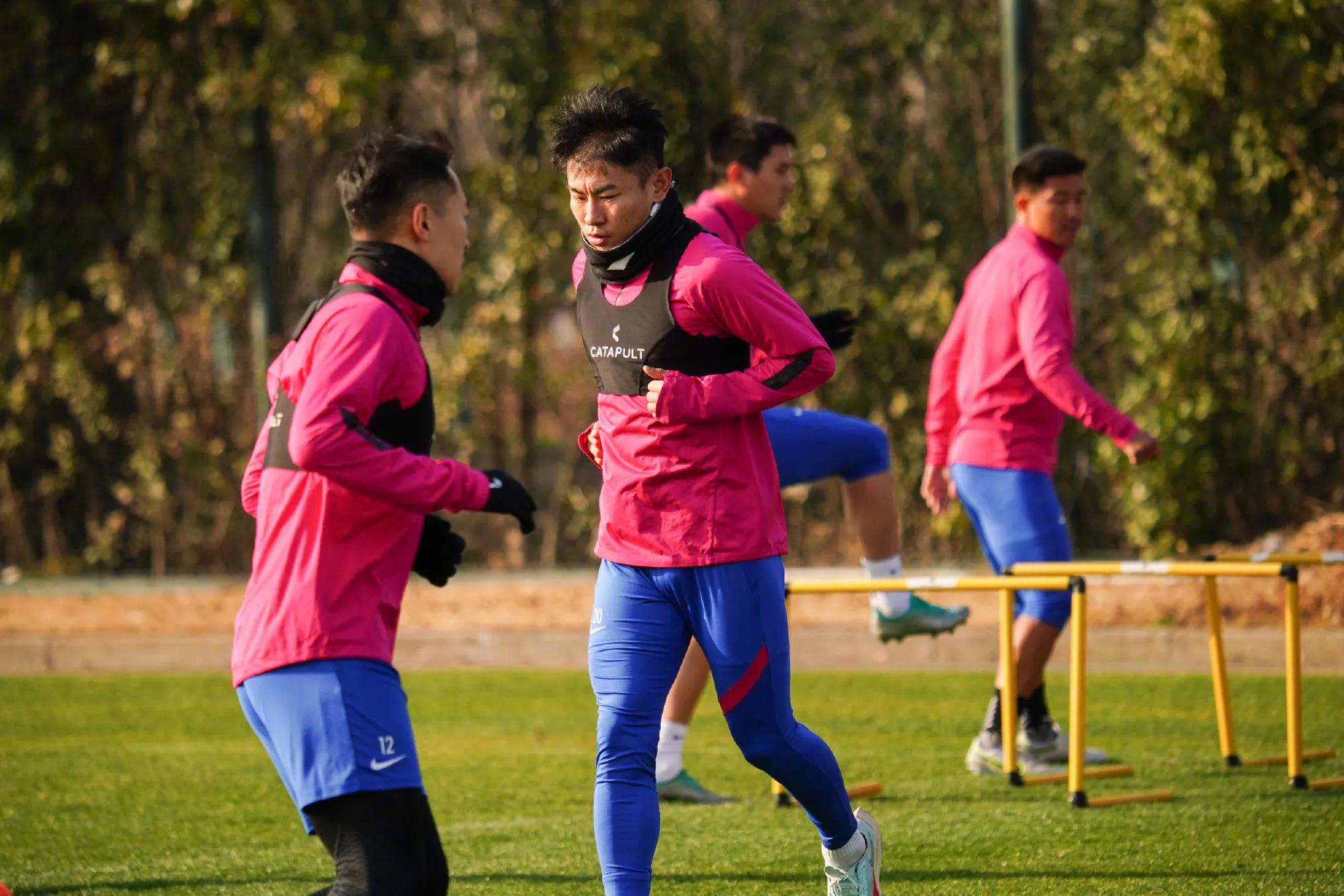 日籍教练足球,曝申花教练组新人已到位