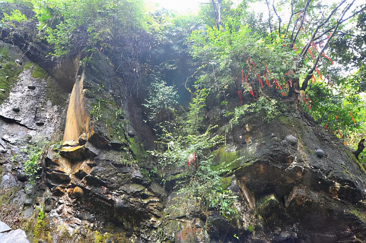 贵州一神奇山崖能生石头蛋,贵州石崖产蛋之谜