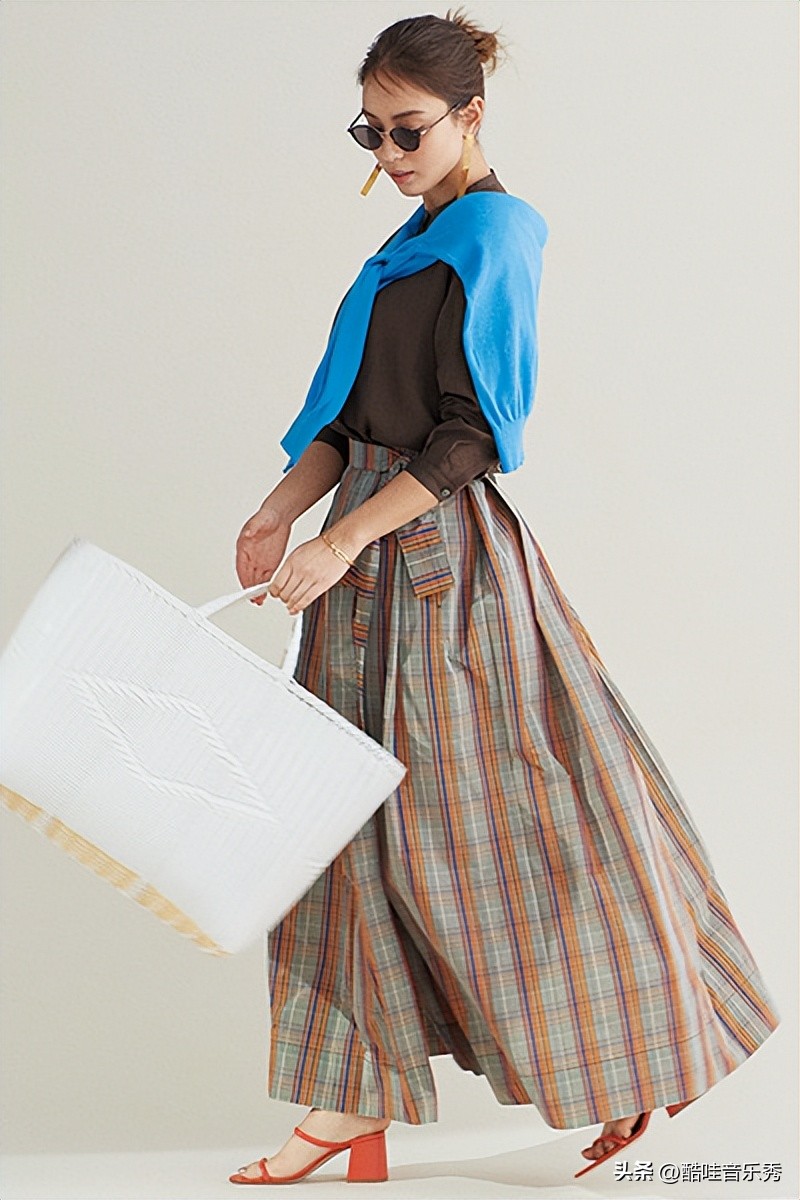 适合15-25岁女生的高颜值服装,适合35-40岁高级感服装