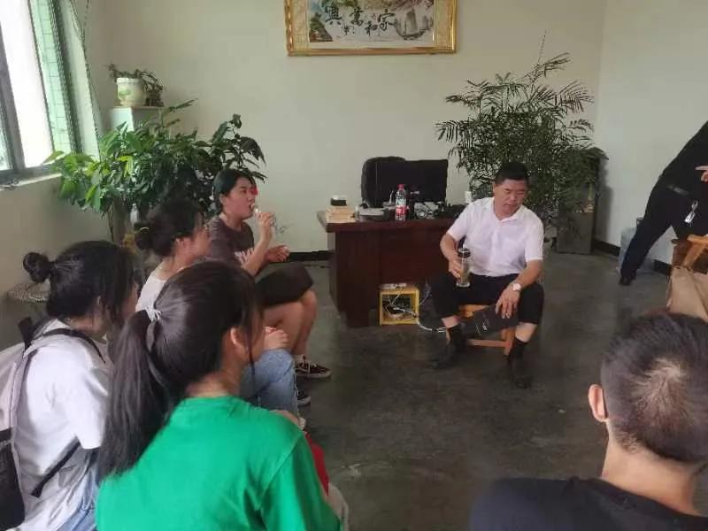 红色文化助力乡村振兴,红色光芒照耀着乡村教育