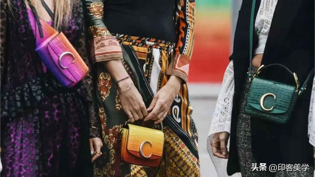 当下时尚怪现象:富婆背假包,社畜吃土买二奢