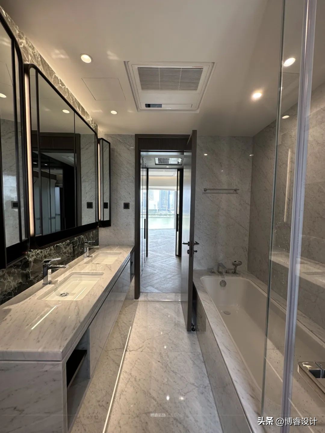 250㎡江景精装房改造,轻奢风格+收纳系统优化