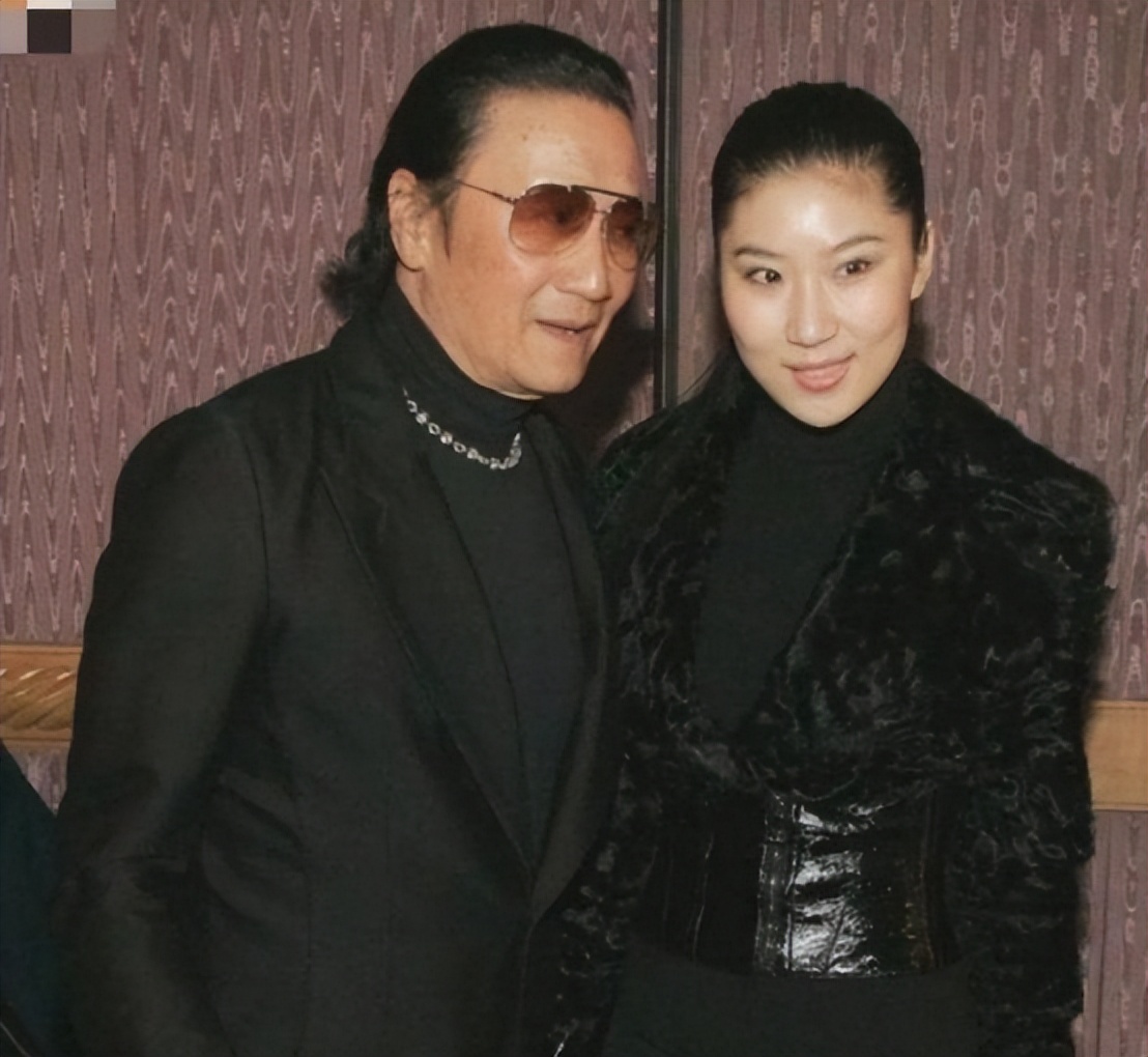 谢贤跟coco岁数差距有多大,被大49岁谢贤独宠12年