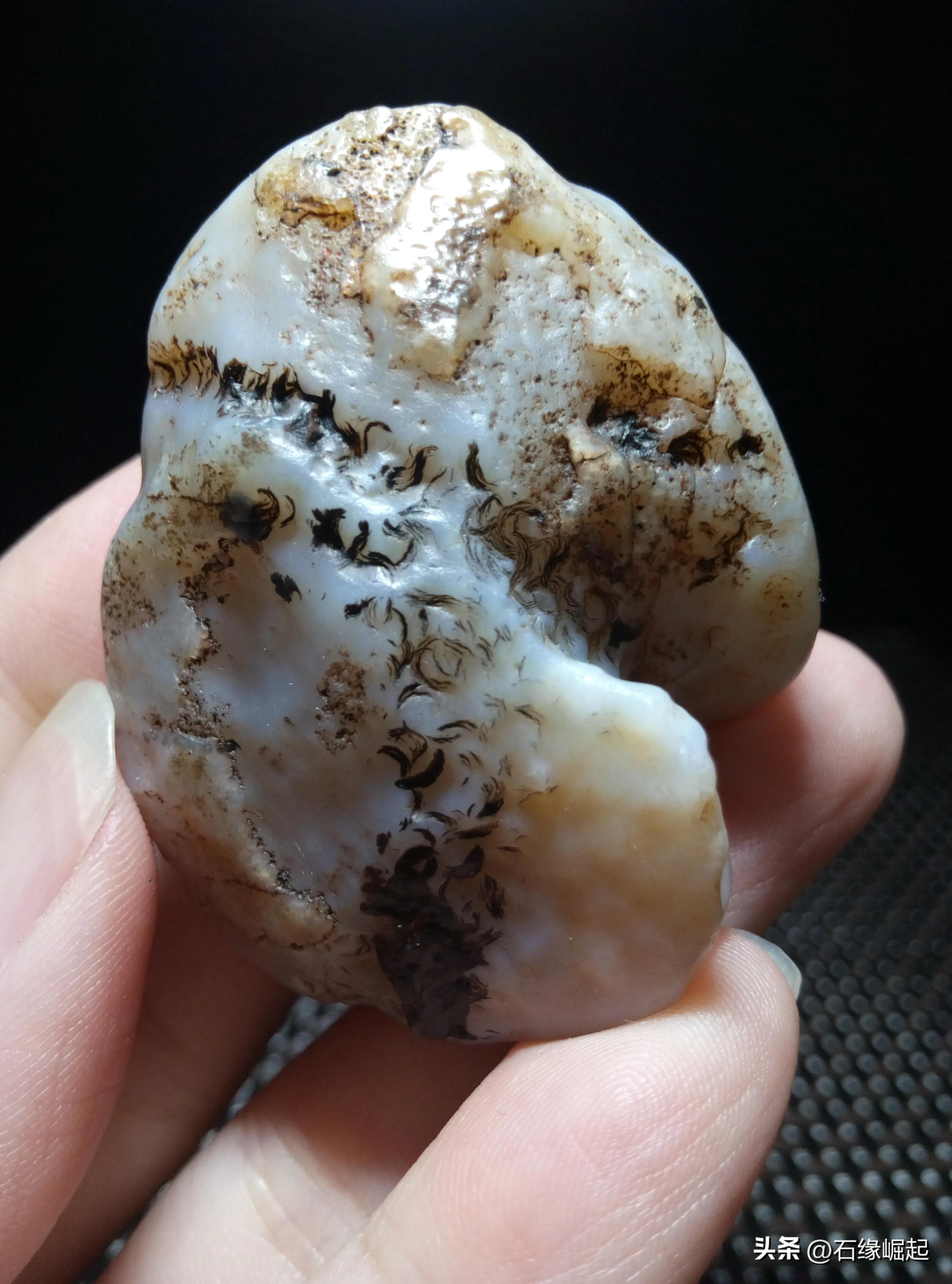 有一种痛只有一个人真正喜欢一块石头的时候，才会感同身受