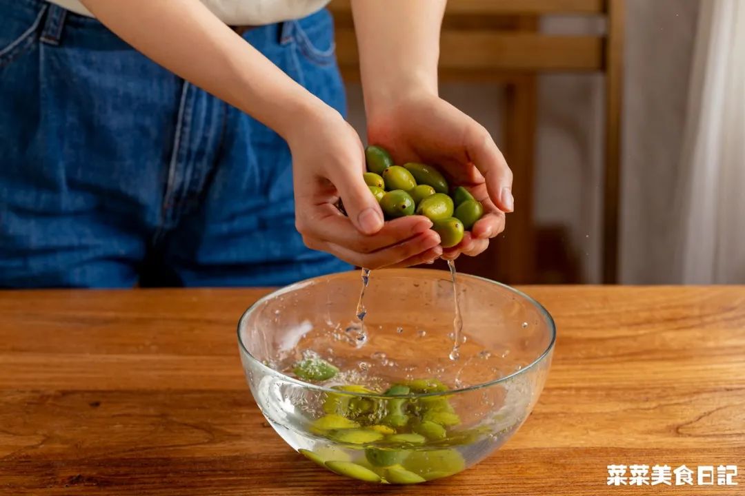 别一咳嗽就心慌！这一碗2步搞定，喝完喉咙都舒爽了