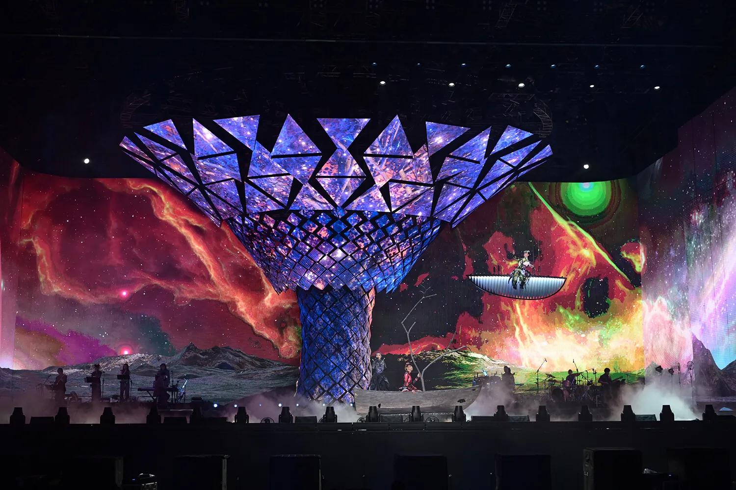 杨千嬅广州海心沙演唱会划龙舟,杨千嬅广州海心沙龙舟