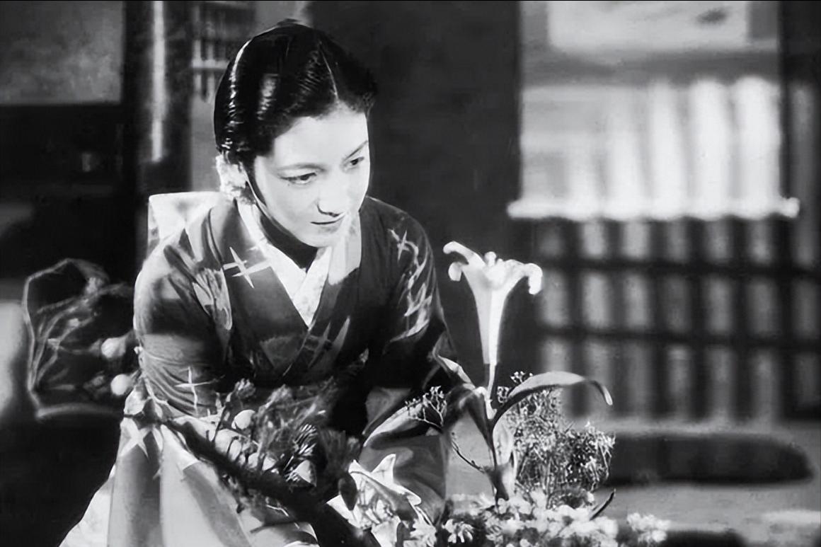 日本战败靠女人获得特赦，究竟是谁？凭借一己之力征服麦克阿瑟？