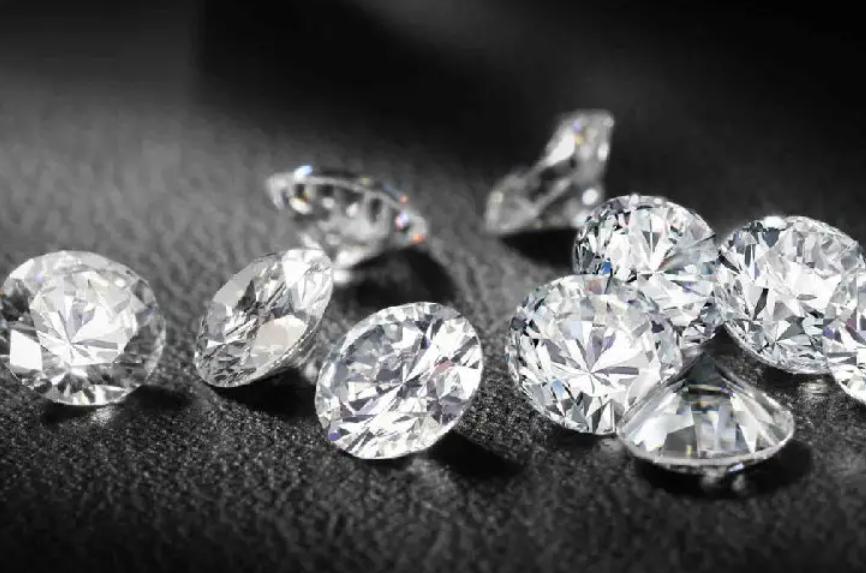 28年前，农妇意外捡到34克钻石，27万卖给国企，为何遭法院传唤？