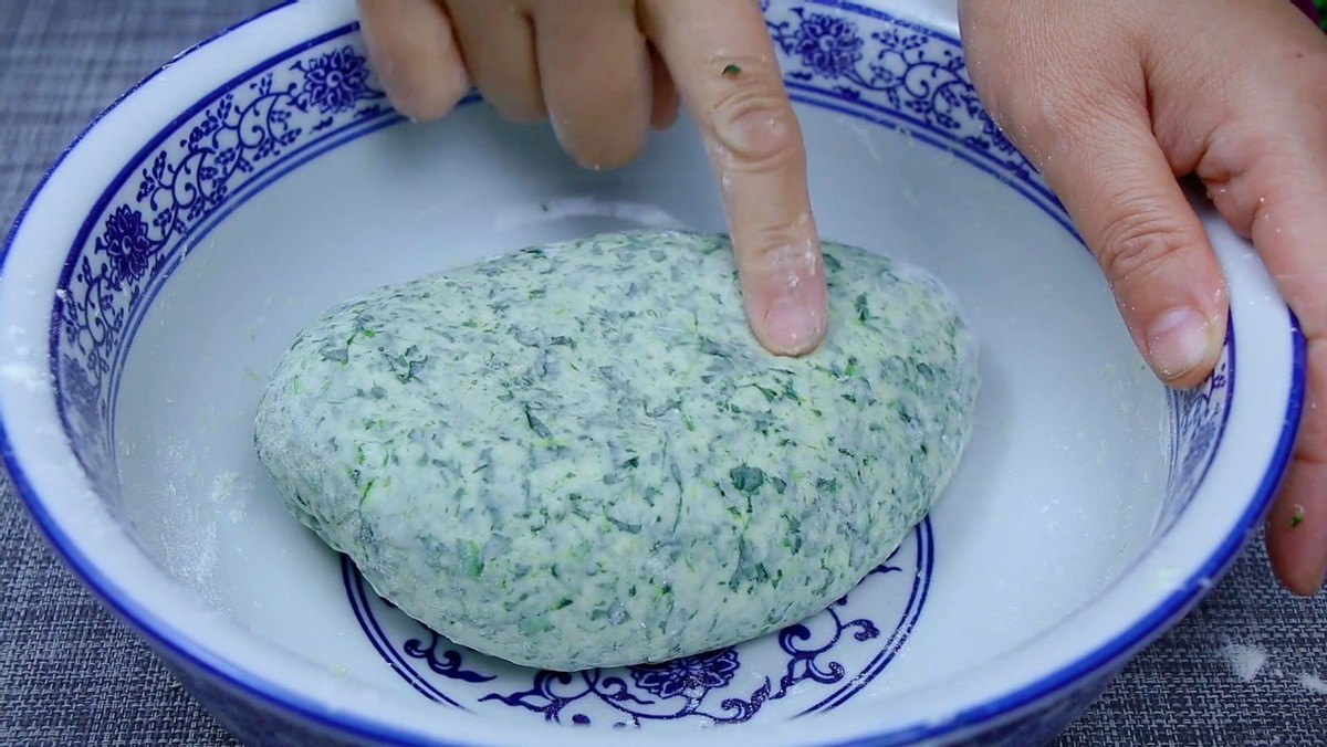 人体缺少哪种维生素会白头发,人体缺什么维生素会长白发