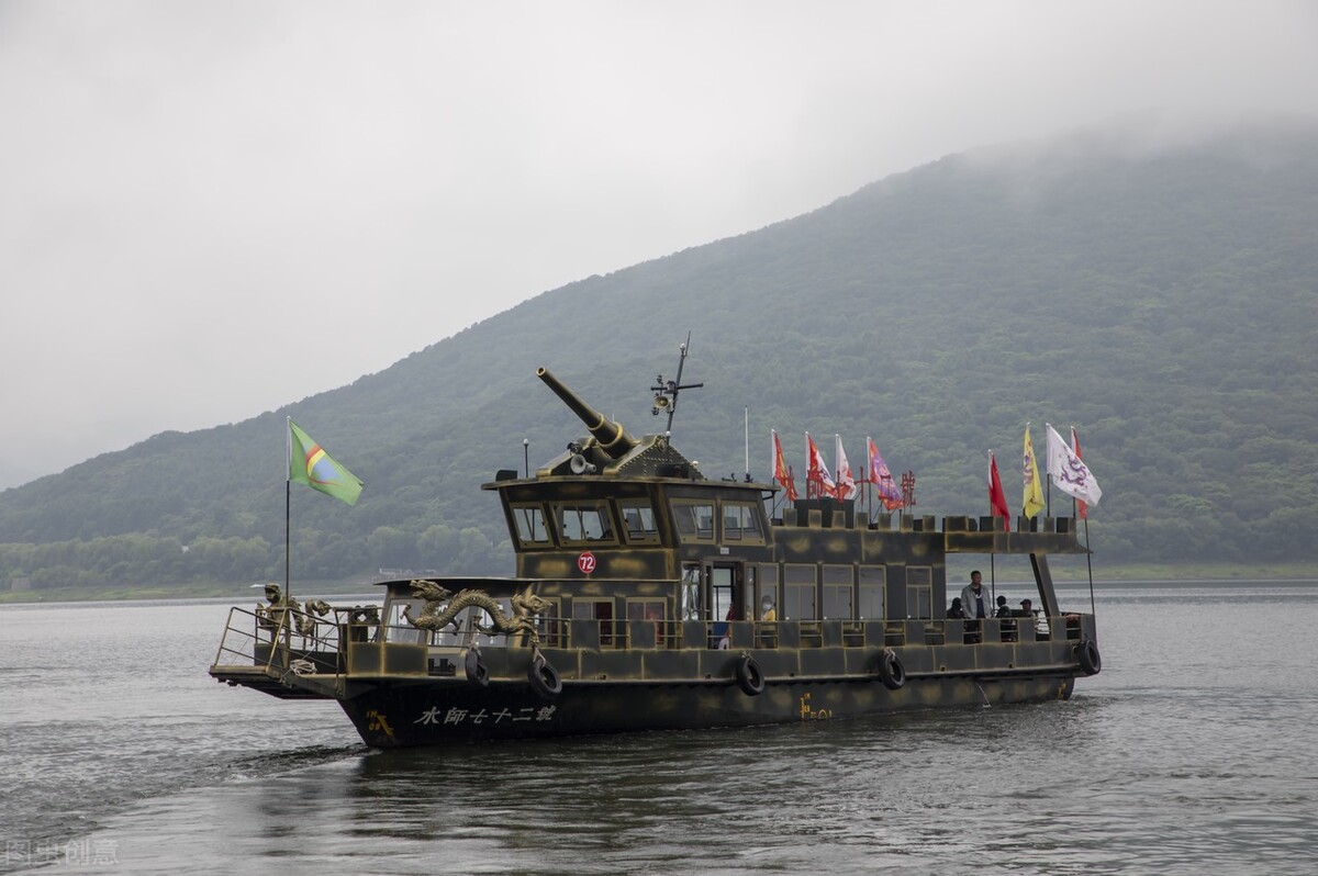 人类最早发明船只使用材料是什么,人类最早发明的船是用什么材料