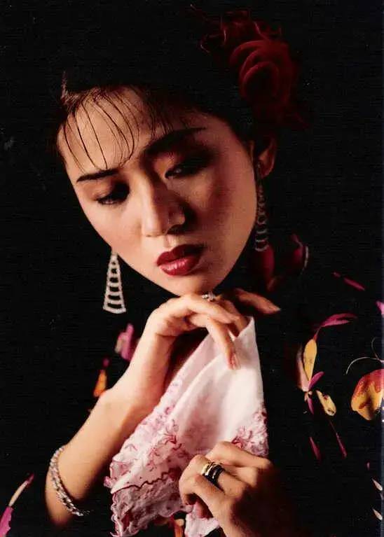 所谓香港电影的港味，就是没有萝莉，只有御女