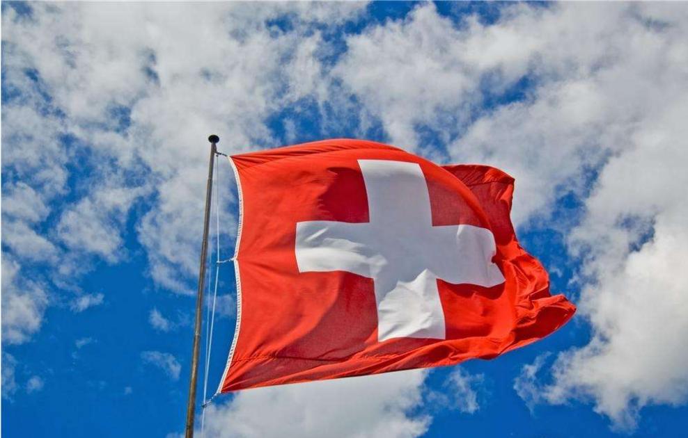 五星红旗仅得15票，3号作品得185票，为何最终选了“五星红旗”？