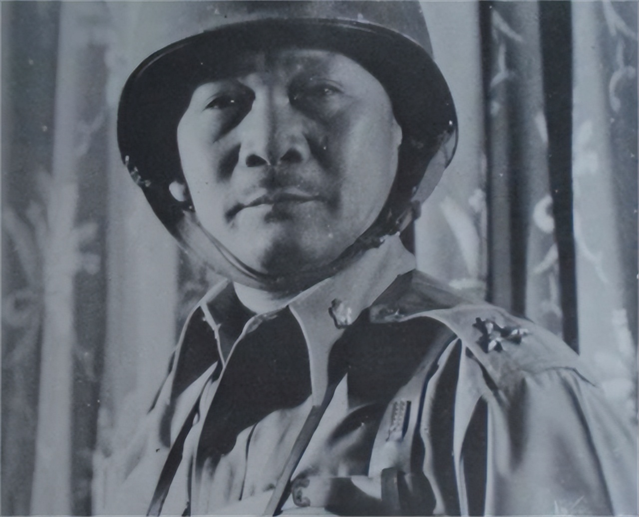 他指挥过5位元帅和6名大将,晚年悔恨:若不犯错,我就是元帅之首