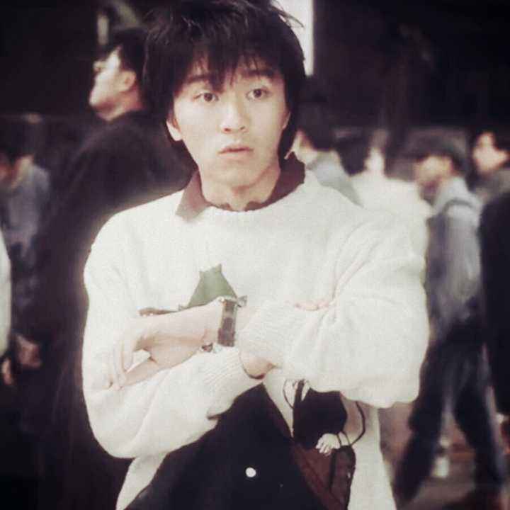 周星驰：站在神坛上看江湖，从星仔到星爷，他还是那个“死龙套”