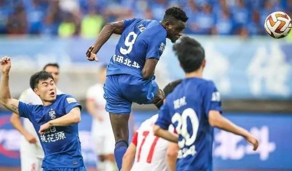 武汉三镇争议判罚裁判,武汉三镇vs武汉长江争议判罚