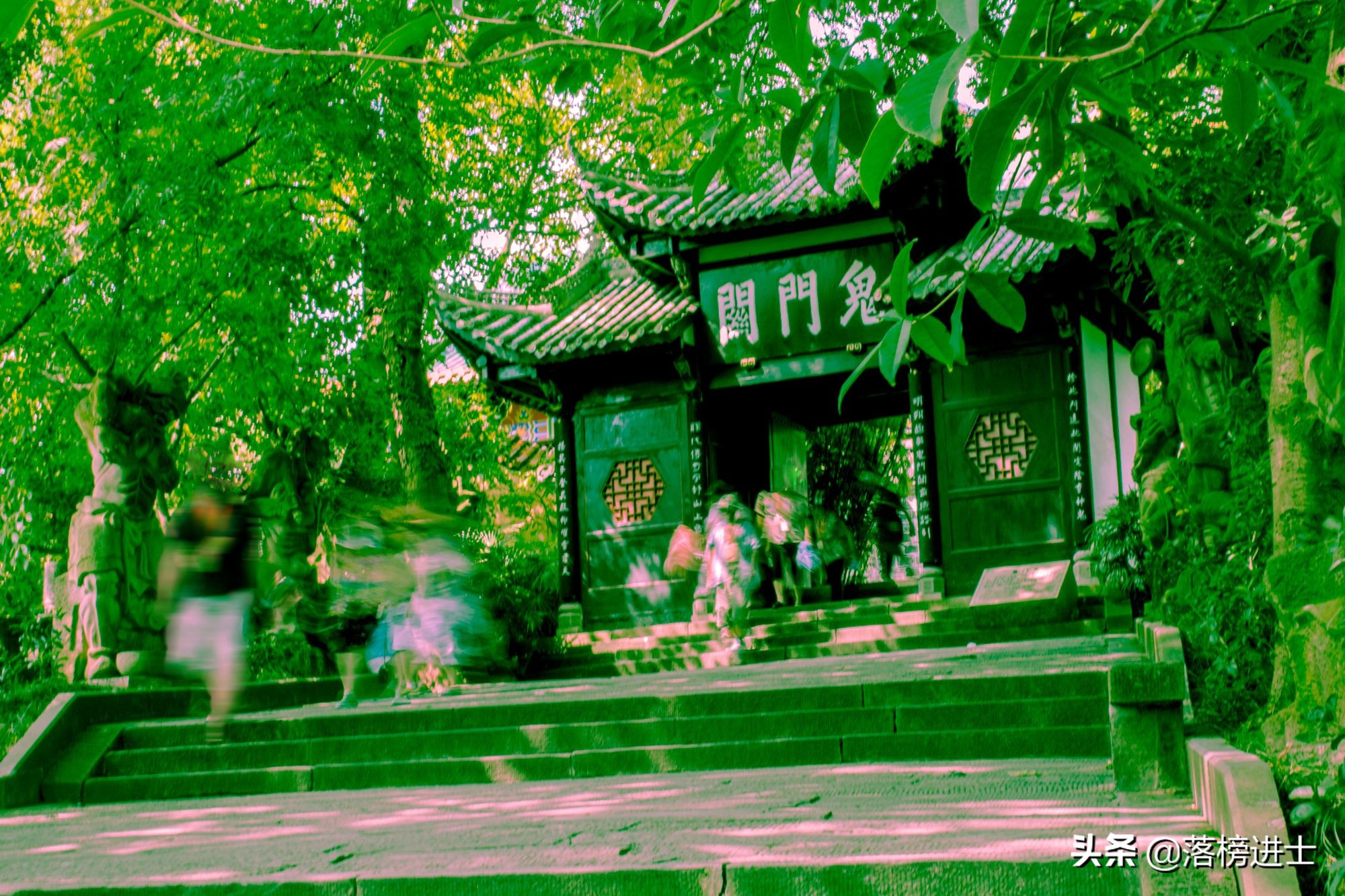 重庆丰都县鬼城位于哪里,重庆丰都看完鬼城后还有什么景点