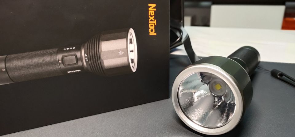 长续航探照灯户外便携,户外探险大泛光手电