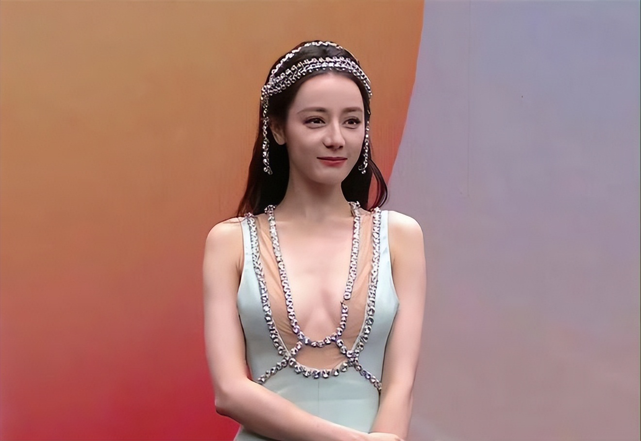 金星说走红毯穿深v,金星吐槽深v抹胸装