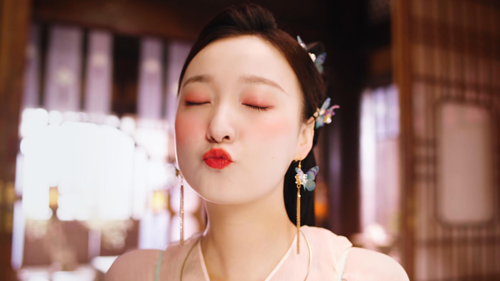 城主大人1：女子被迫穿男装当皇帝，成年后还被妃子追着要同房！