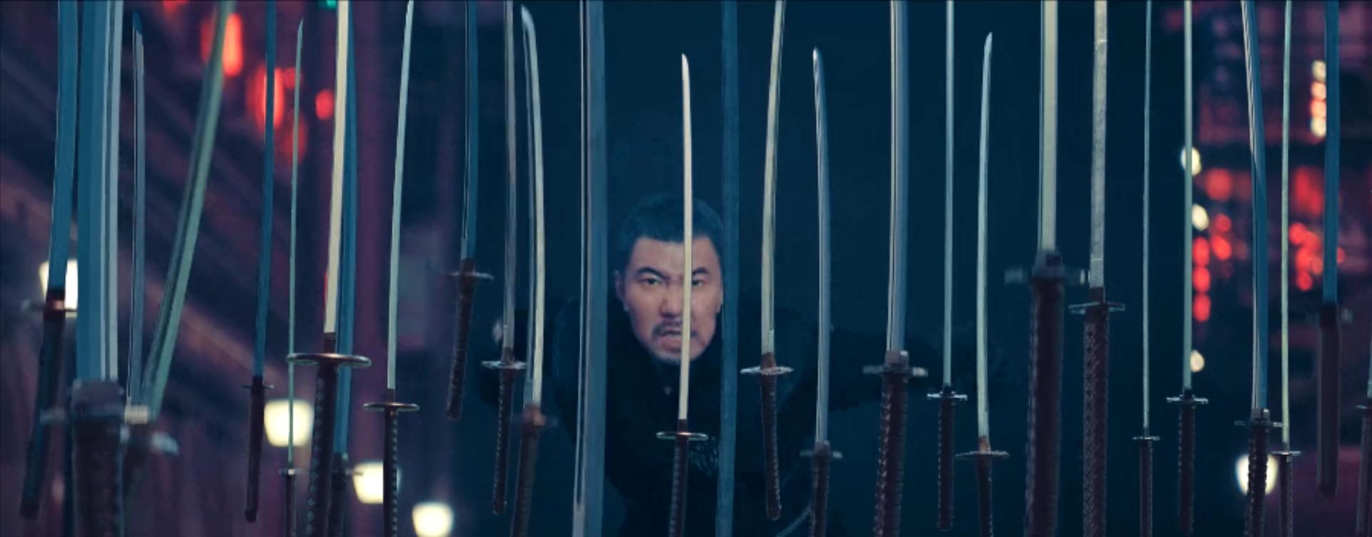 女配露大腿，反派成X战警，同样《华英雄》，胡兵比郑伊健差远了