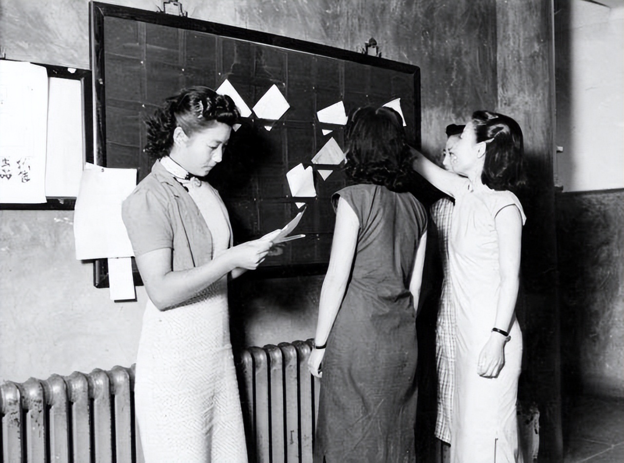 民国往事：*院妓**老板偷偷摸摸抽大烟，女大学生偷运烟土有绝招