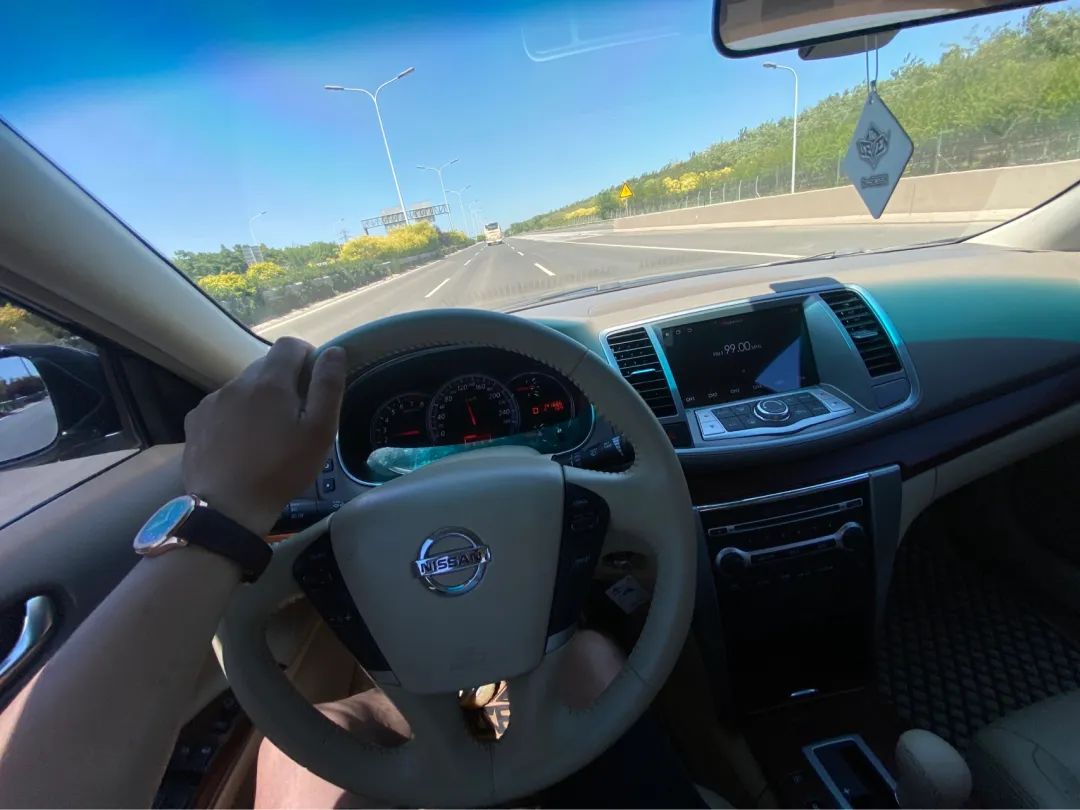 09天籁全车翻新整改多少钱,日产天籁自己撞烂了维修多少钱