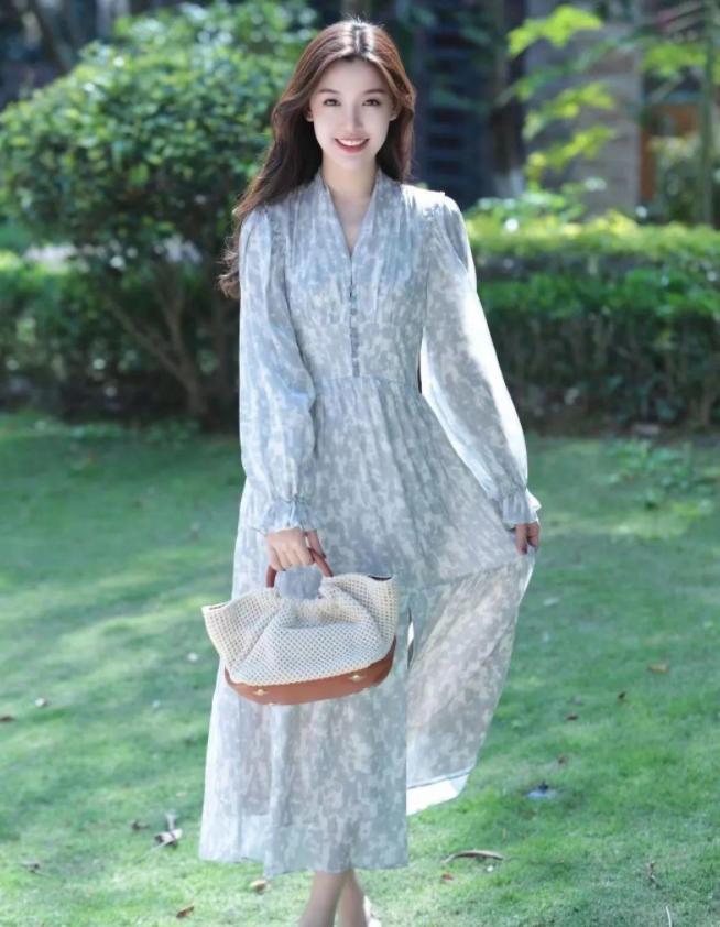 夏天宽松的连衣裙遮肉显瘦不挑人,夏季遮肉显瘦气质优雅减龄连衣裙