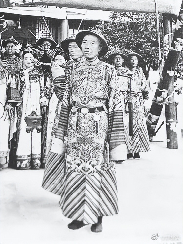 美国，终于活成了无比怀念的大清