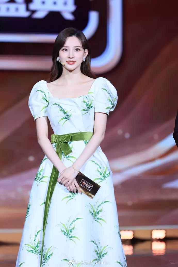 足球盛宴主持人马凡舒,天下足球主持人马凡舒视频