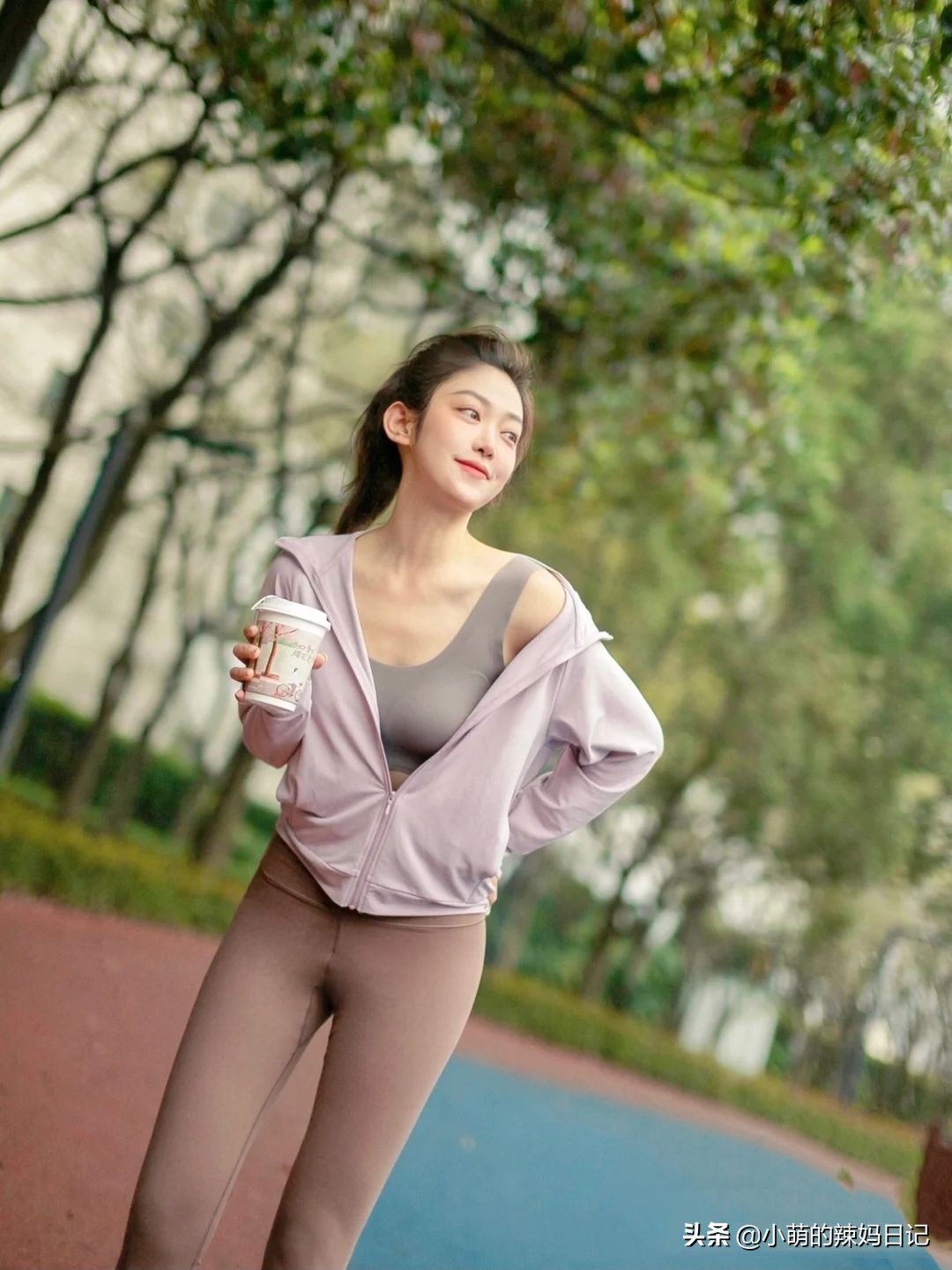 盘点那些时髦显瘦的瑜伽服穿搭,时髦大方的瑜伽穿搭展现