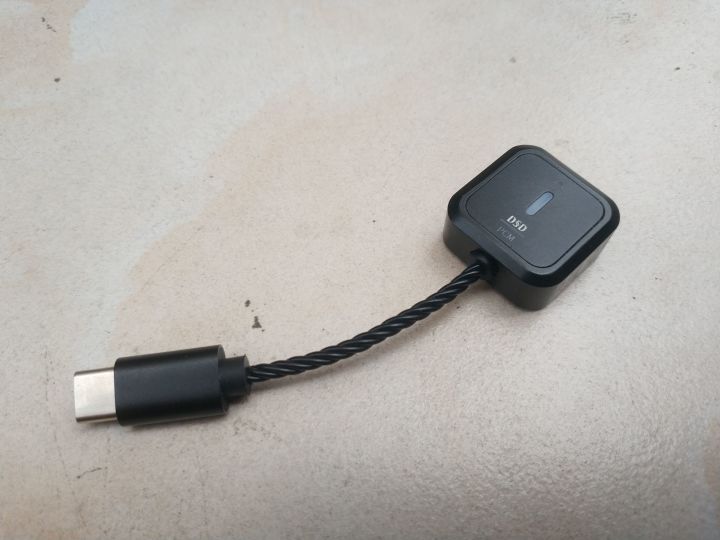 威泽首款入耳式耳机,威泽头戴式耳机测评