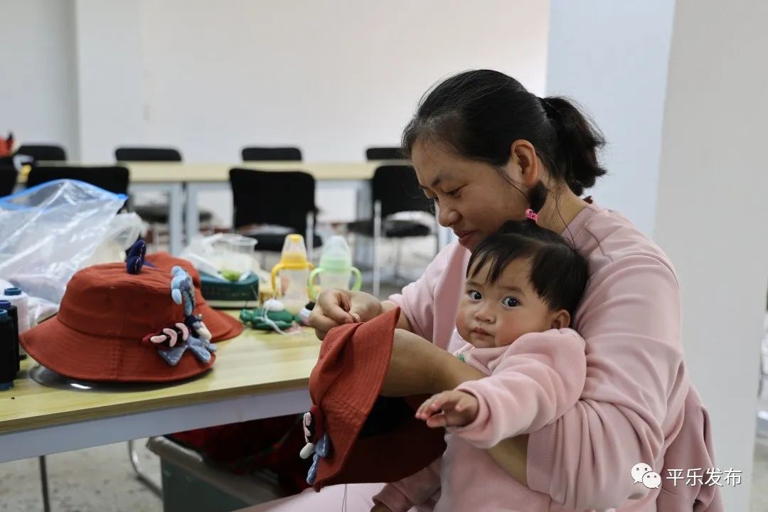 【开局起步dou精彩】桂林平乐|农闲妇女“闲不住”手工活成赚钱新时尚