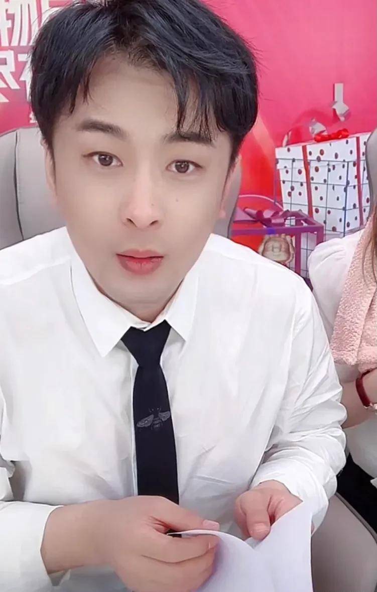 央视315曝光情感主播编故事骗老人，挨过打的辛巴，嗅觉变灵敏了