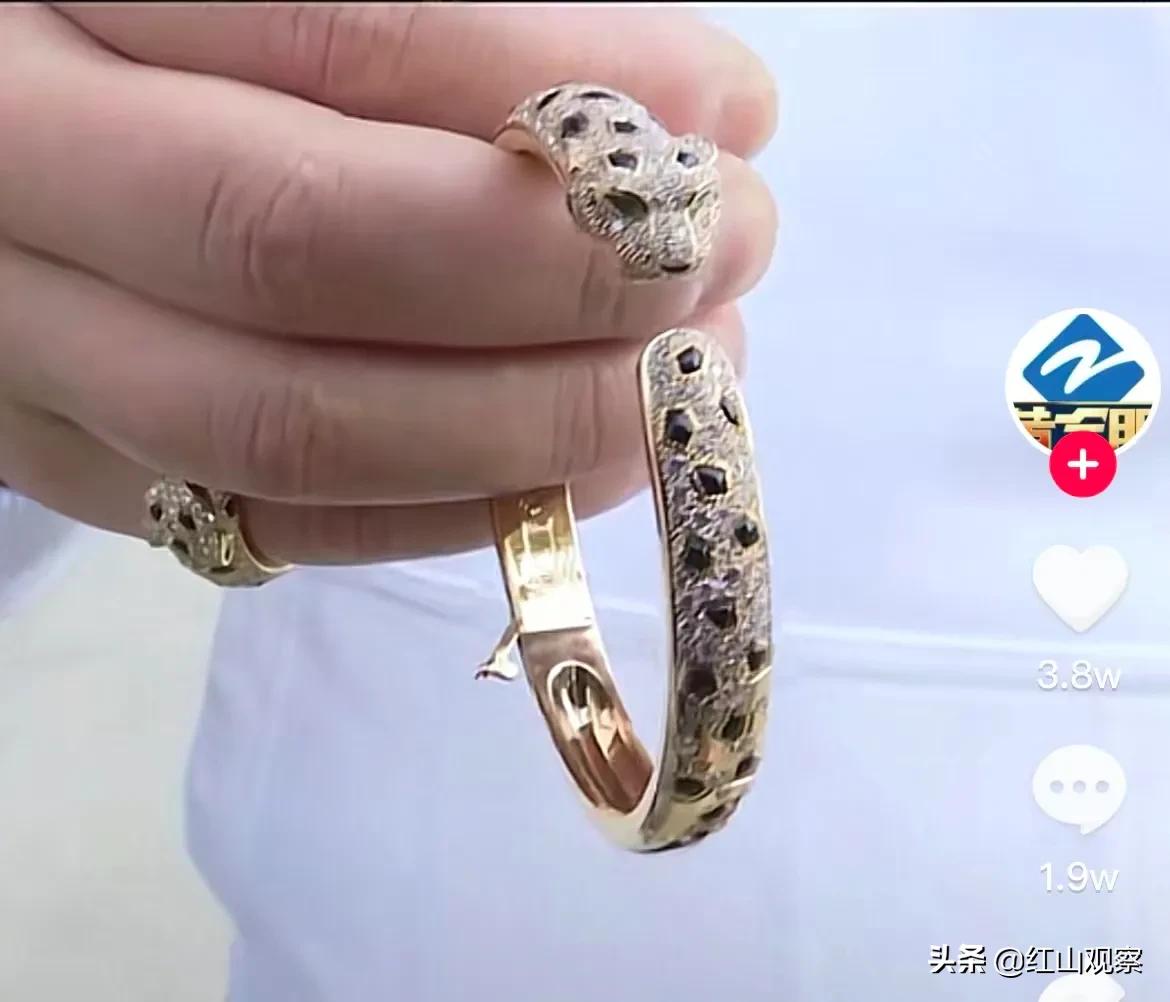 花几万买翡翠手镯被坑,花18000买了对翡翠手镯被坑