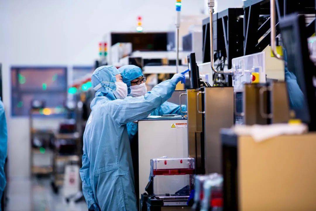 美国摊上事了！中国不买了，欧洲要求美国买单，欧美巨头亏大了